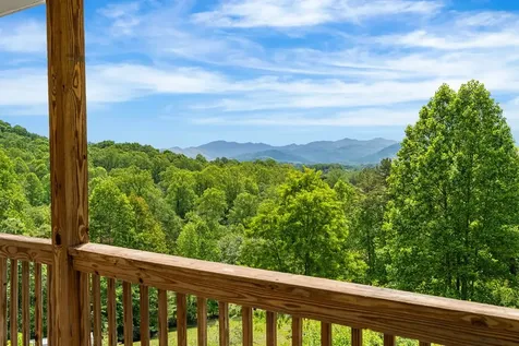 105 Sharons Hayesville NC 28904