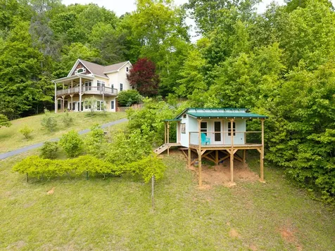 105 Sharons Hayesville NC 28904