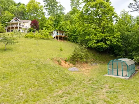 105 Sharons Hayesville NC 28904