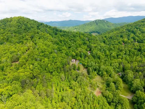 105 Sharons Hayesville NC 28904