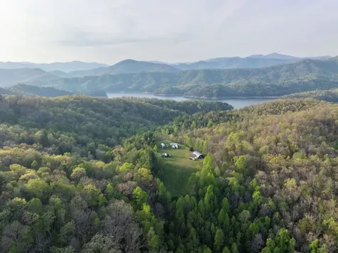 8888 Yellow Branch Road Robbinsville NC 28771