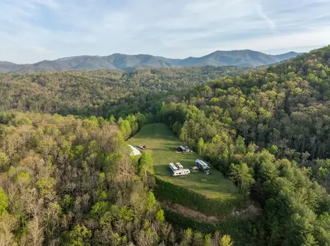 8888 Yellow Branch Road Robbinsville NC 28771