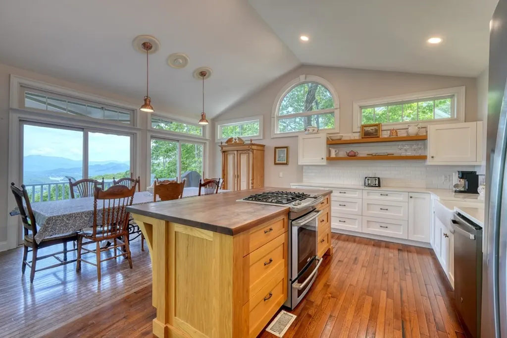 860 Ramey Mountain Road Hiawassee GA 30546
