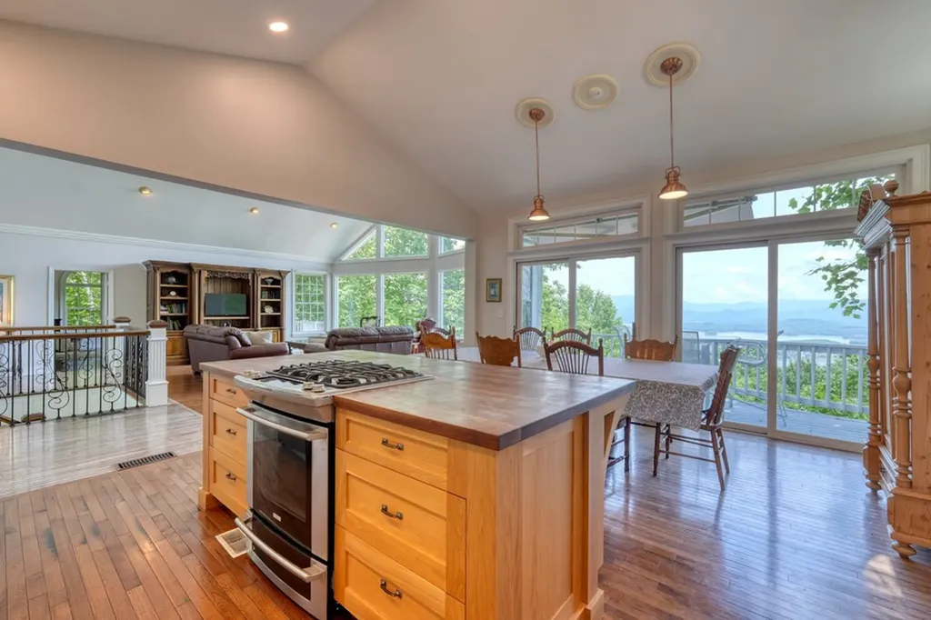 860 Ramey Mountain Road Hiawassee GA 30546