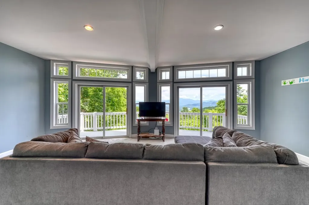 860 Ramey Mountain Road Hiawassee GA 30546