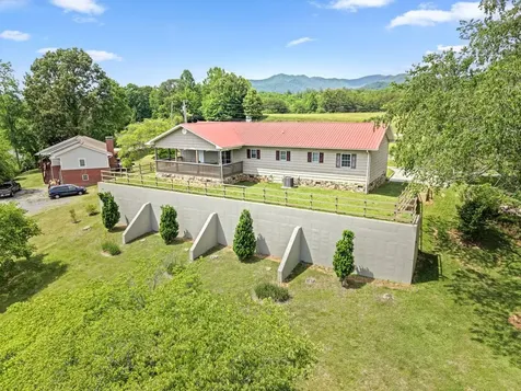 533 Lemons Branch Road Bryson City NC 28713