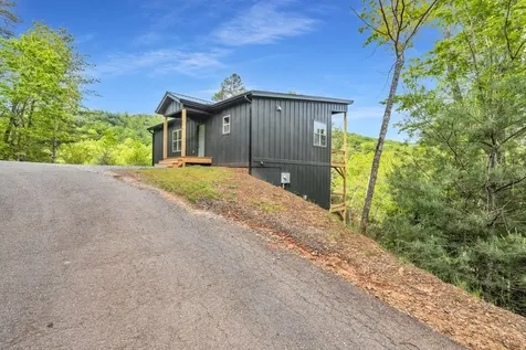 390 Fiddlers Way Brasstown NC 28902