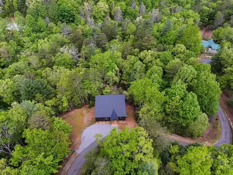 390 Fiddlers Way Brasstown NC 28902
