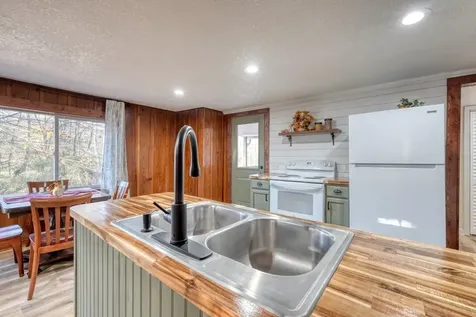 408 Smith Road Brasstown NC 28902