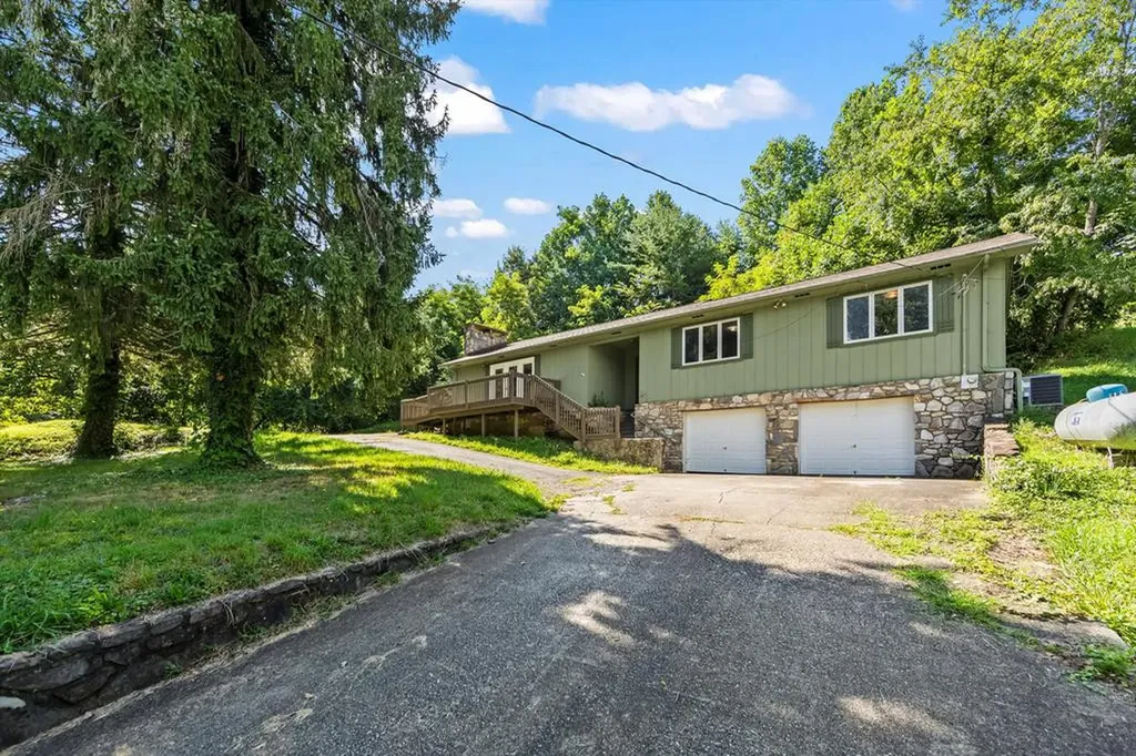 30 Arlington Extension Bryson City NC 28713