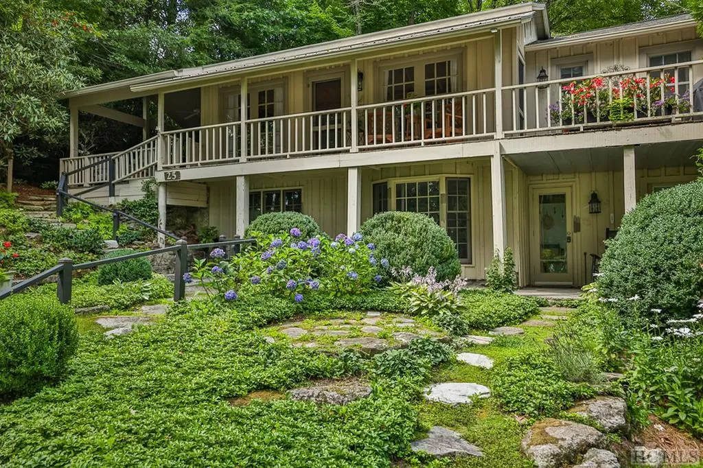 25 Martha's Lane Highlands NC 28741