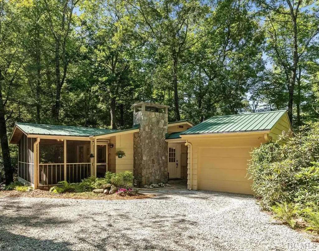 320 Holt Knob Road Highlands NC 28741