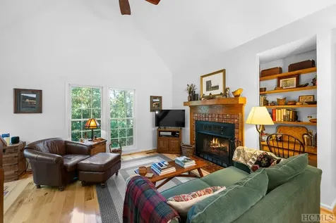 43 Kiwi Lane Sapphire NC 28774