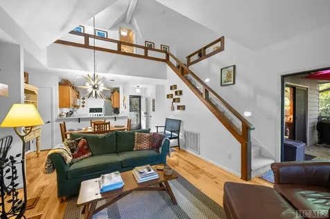 43 Kiwi Lane Sapphire NC 28774