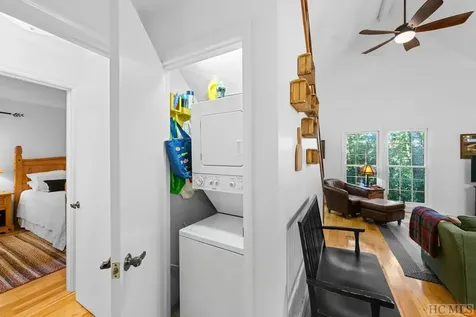 43 Kiwi Lane Sapphire NC 28774