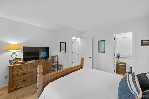 43 Kiwi Lane Sapphire NC 28774