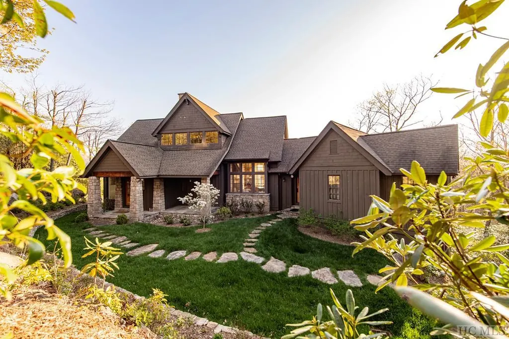 540 Toxaway Drive Lake Toxaway NC 28747