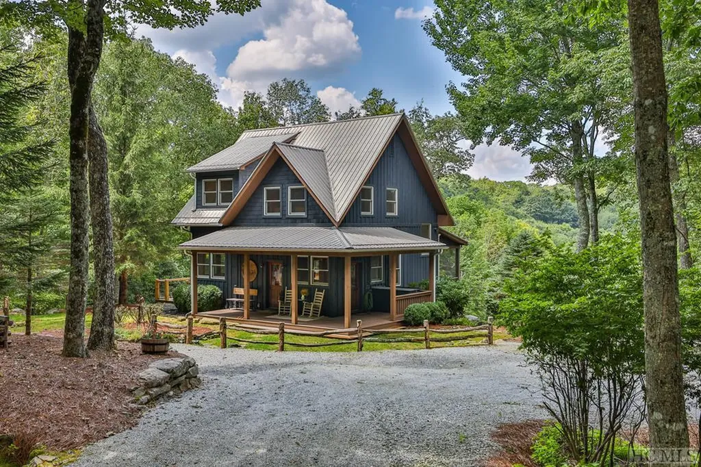 739 Glenridge Road Glenville NC 28736