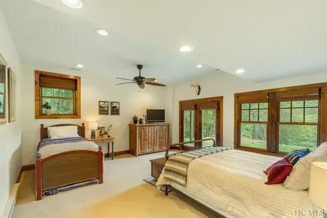 739 Glenridge Road Glenville NC 28736