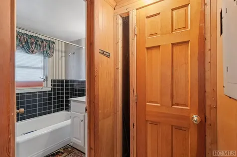 323 Highway 107n Cashiers NC 28717