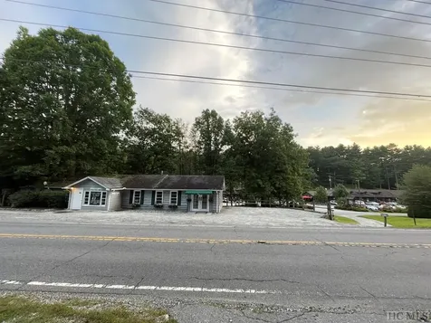 323 Highway 107n Cashiers NC 28717