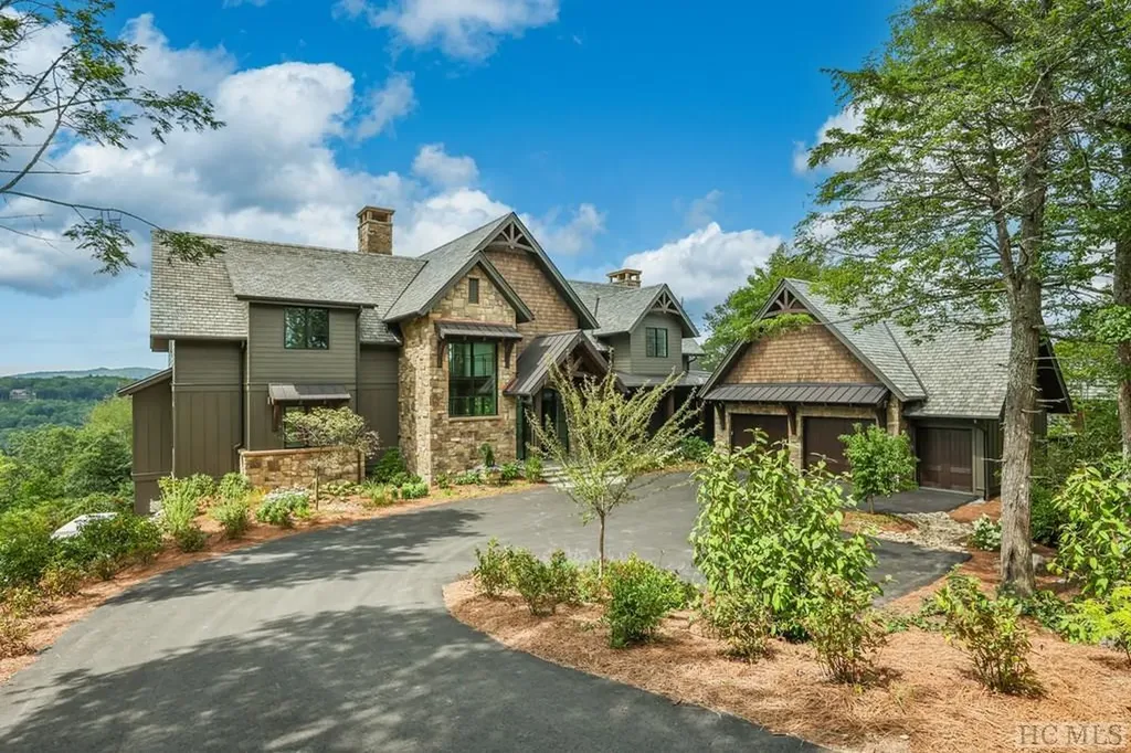 979 Garnet Rock Trail Highlands NC 28741