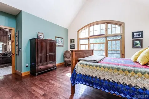 216 Whisper Lake Drive Sapphire NC 28774