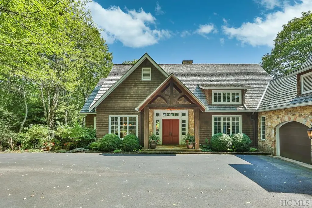 2261 Upper Divide Road Highlands NC 28741