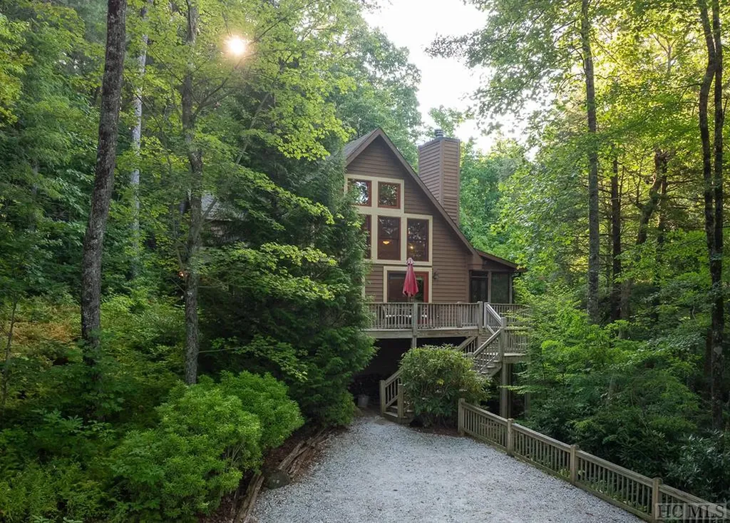 28 East Forest Way Highlands NC 28741