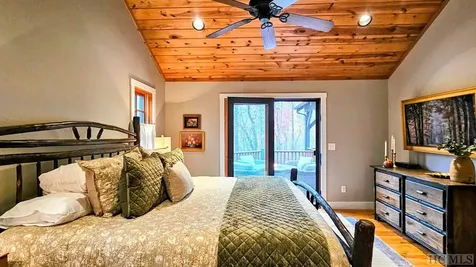 40 Ivy Court Sapphire NC 28774