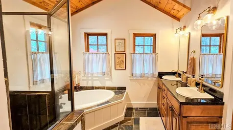 40 Ivy Court Sapphire NC 28774