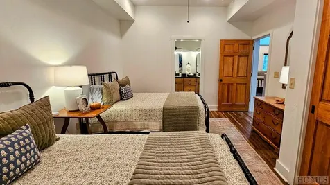 40 Ivy Court Sapphire NC 28774