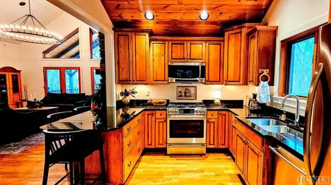 40 Ivy Court Sapphire NC 28774