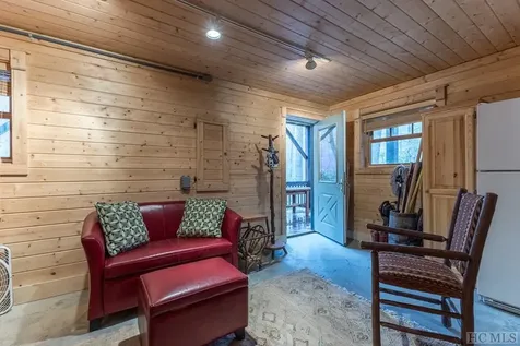 81 Toll House Lane Cashiers NC 28717