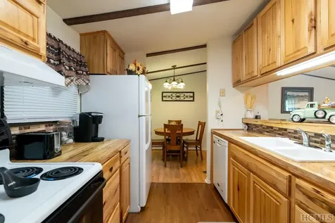 101 Log Cabin Lane Cullowhee NC 28723