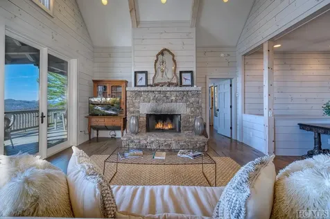 1581 W Whitetail Drive Sapphire NC 28774