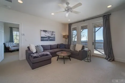 1581 W Whitetail Drive Sapphire NC 28774