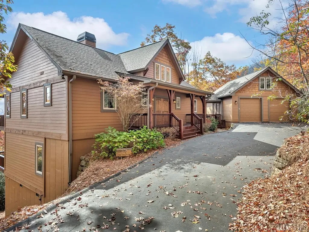 835 Toxaway Drive Lake Toxaway NC 28747