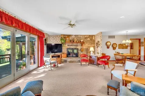 636 Cherokee Trace Lake Toxaway NC 28747