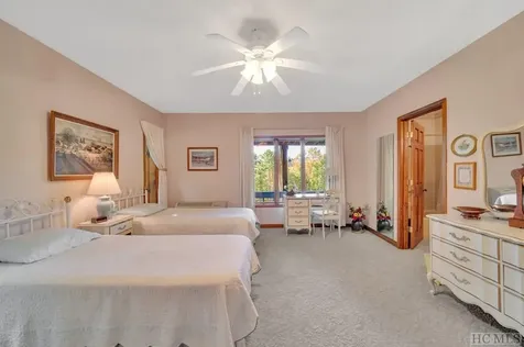 636 Cherokee Trace Lake Toxaway NC 28747