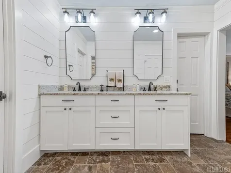 96 Windward Point Lake Toxaway NC 28747