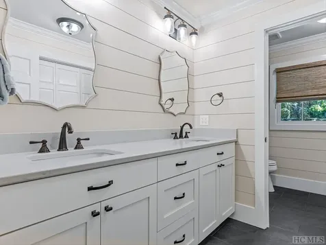 96 Windward Point Lake Toxaway NC 28747