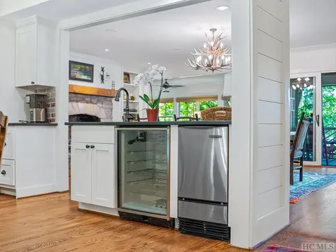 96 Windward Point Lake Toxaway NC 28747