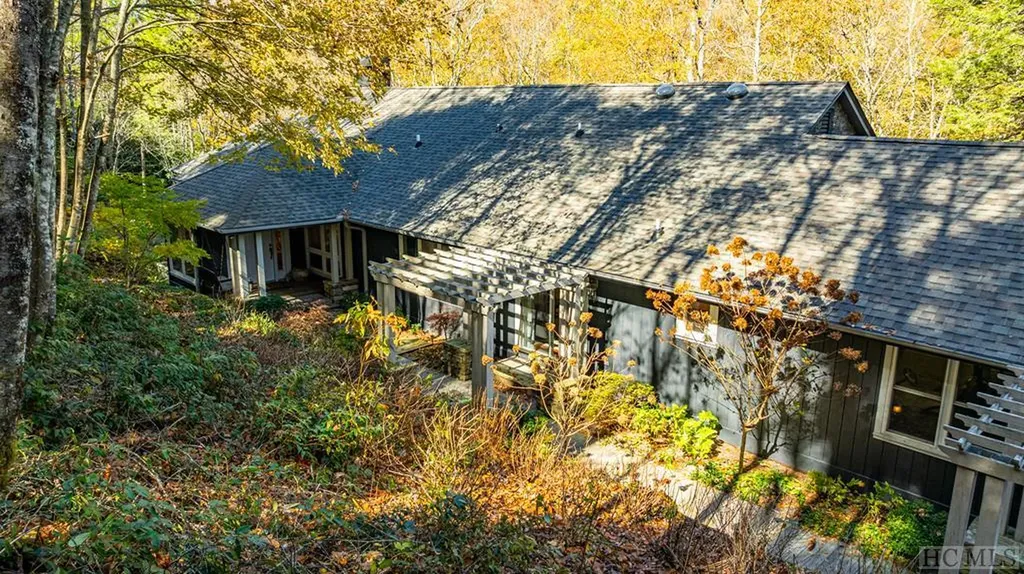 1471 Falcon Ridge Highlands NC 28741