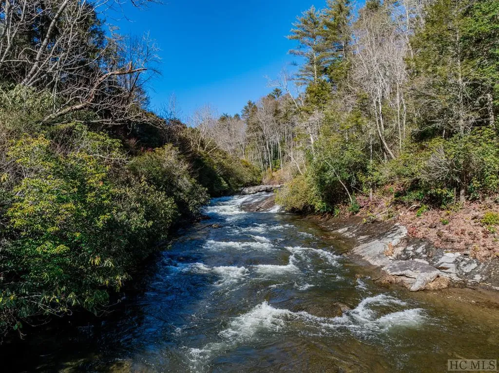 Lt 7/8hr Turkey Roost Road Sapphire NC 28774