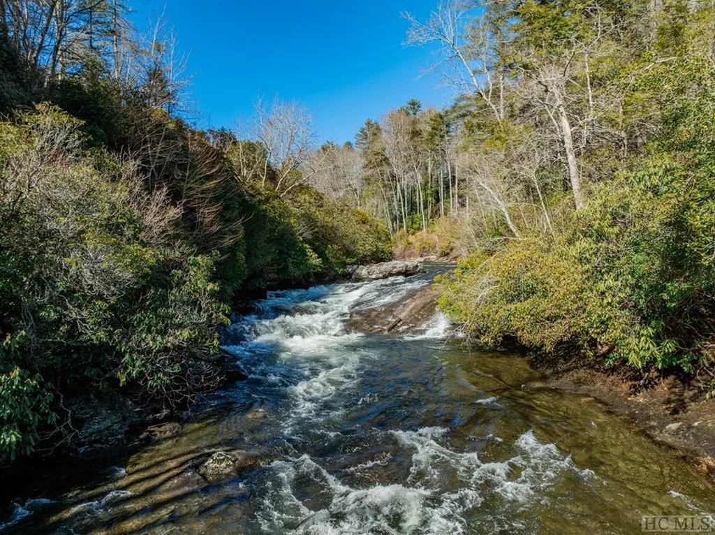 Lt 7/8hr Turkey Roost Road Sapphire NC 28774