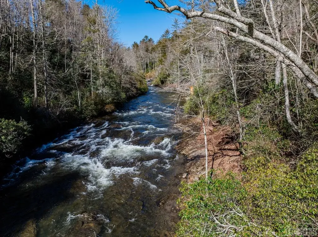 Lt 7/8hr Turkey Roost Road Sapphire NC 28774