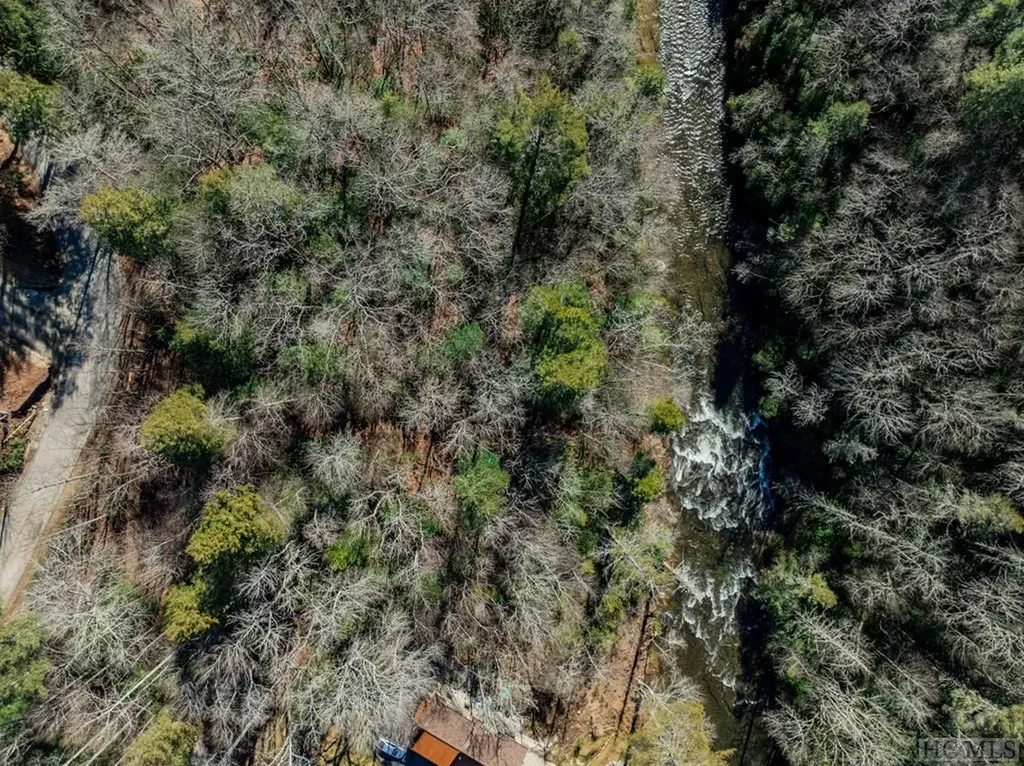 Lt 7/8hr Turkey Roost Road Sapphire NC 28774