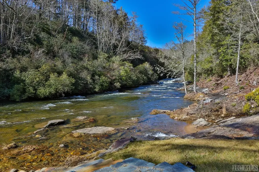 Lt 7/8hr Turkey Roost Road Sapphire NC 28774