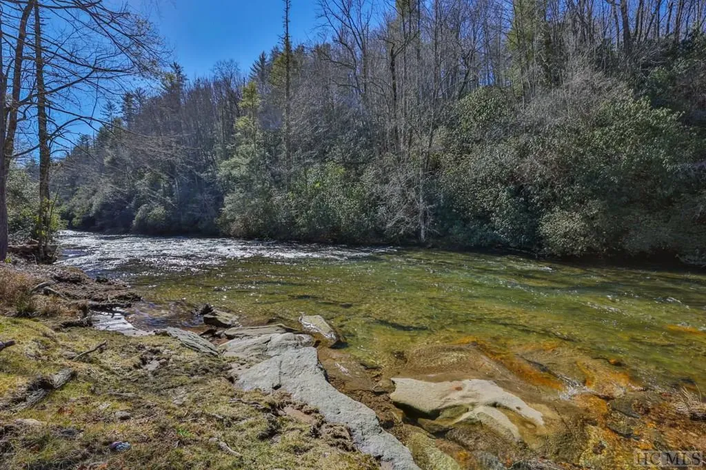 Lt 7/8hr Turkey Roost Road Sapphire NC 28774